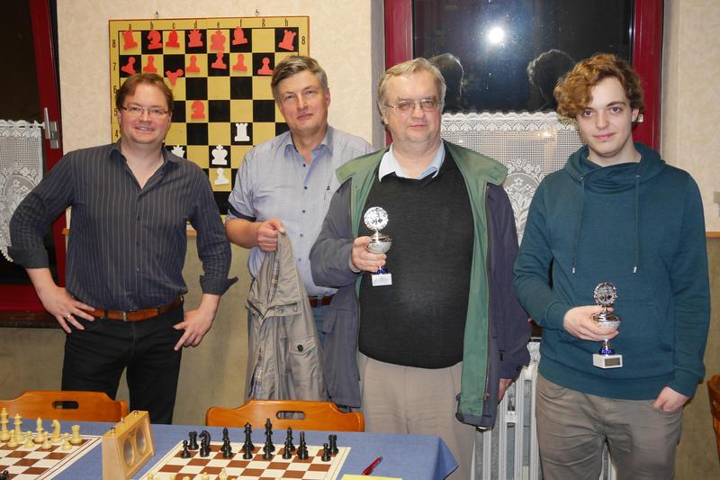 SVR Blitz-Mannschaftsmeister 2015 SV Koblenz, v. l. IM Michael Hammes, IM Dario Doncevic, FM Dr. Thomas Bohn, Ludwig Stahnecker